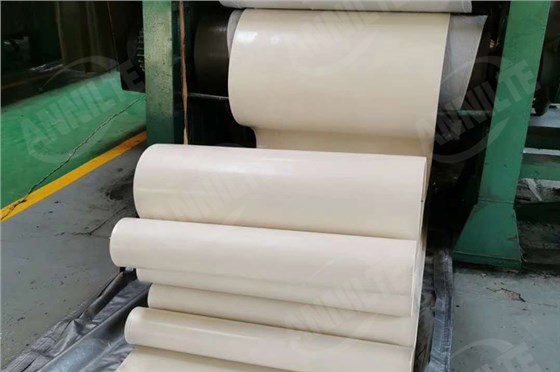 輸送顆粒化肥的輸送帶 輸送顆粒化肥的輸送帶