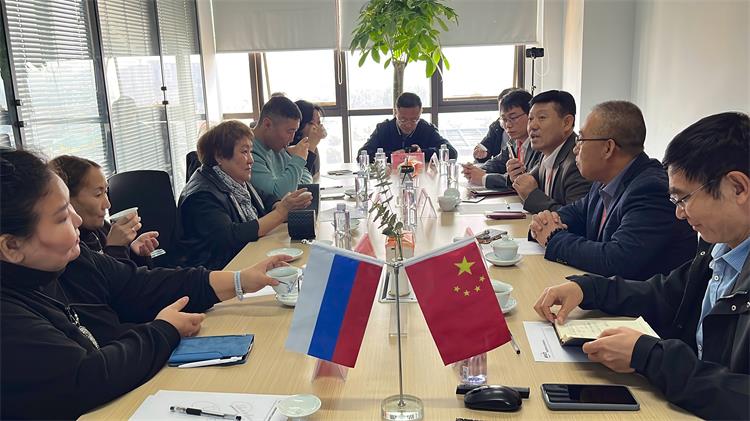 俄羅斯科學院專家團到訪，為濟南安耐注入創新動能