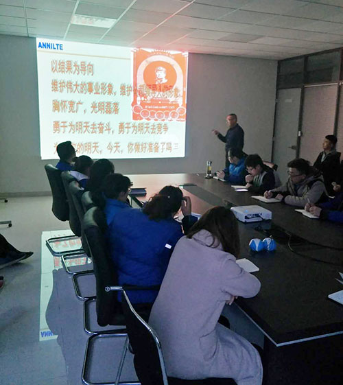 向偉人的精神學(xué)習(xí) 向偉人的精神學(xué)習(xí)