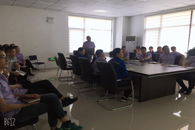 修總就銷售部5月份月季展開總結(jié)大會(huì) 修總就銷售部5月份月季展開總結(jié)大會(huì)