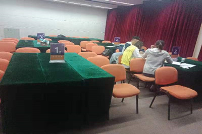 堅持完成每一天的學(xué)習(xí)作業(yè)